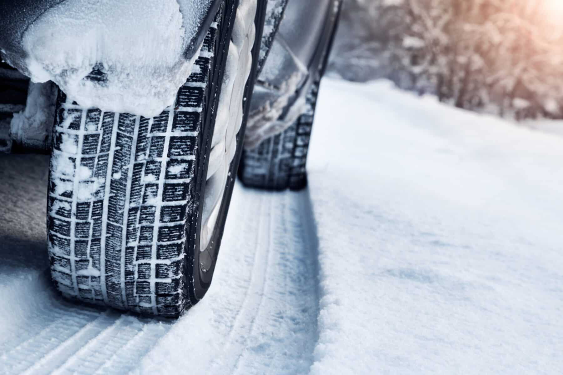 Cadenas para el coche o neumáticos de invierno: todo lo que hay que saber  para conducir con seguridad sobre nieve o hielo