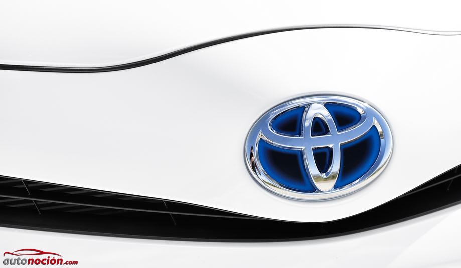 logo toyota hybrid