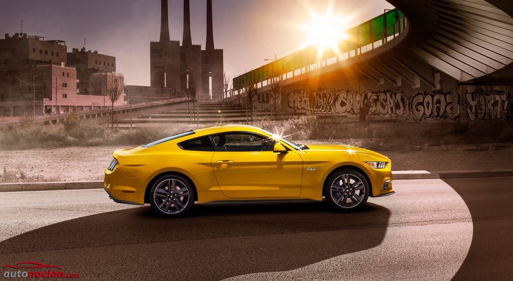 Ford Mustang amarillo