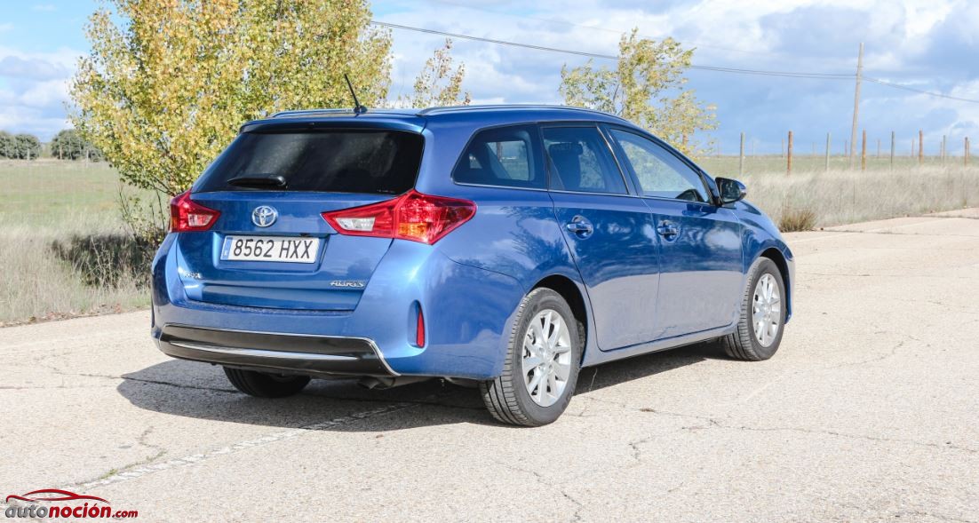 Toyota auris touring sports trasera