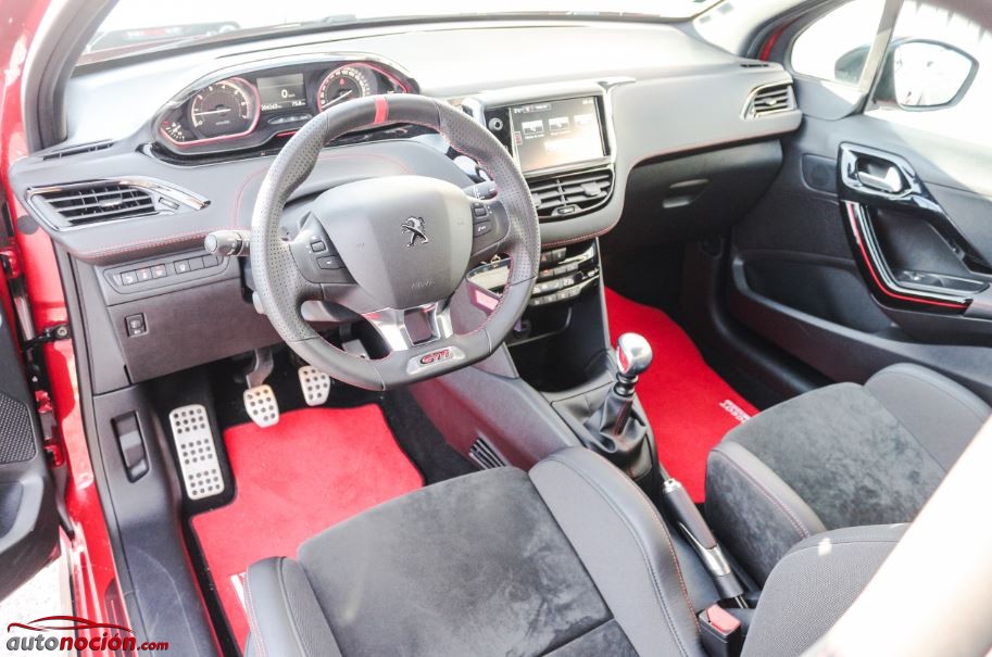 interior 208 GTi