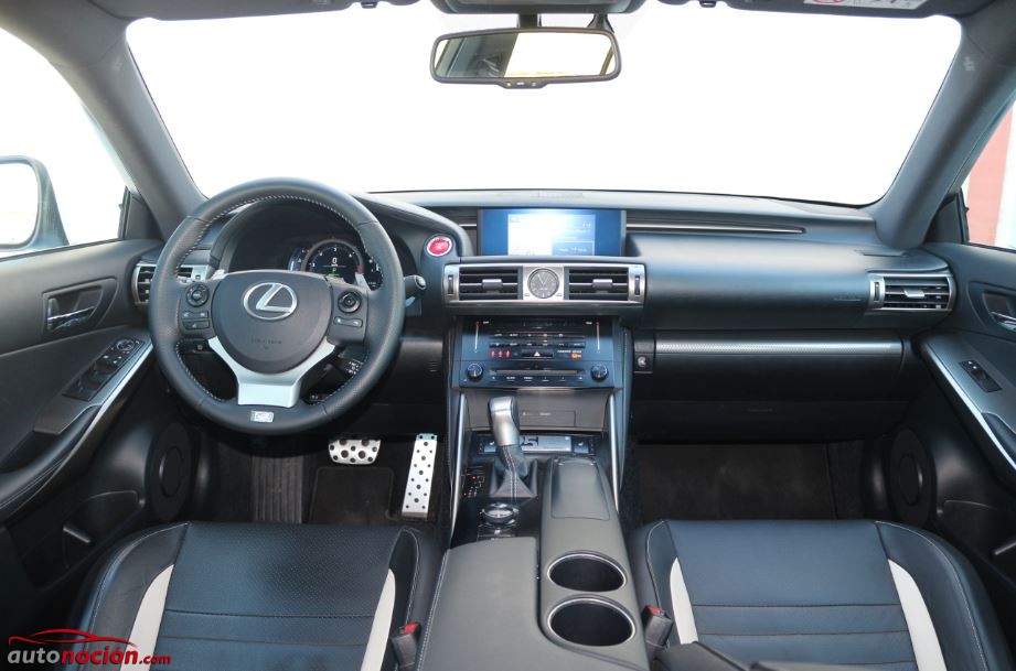 interior lexus is 25