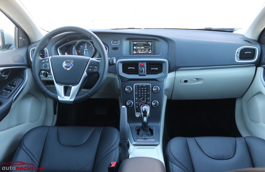 interior volvo v40