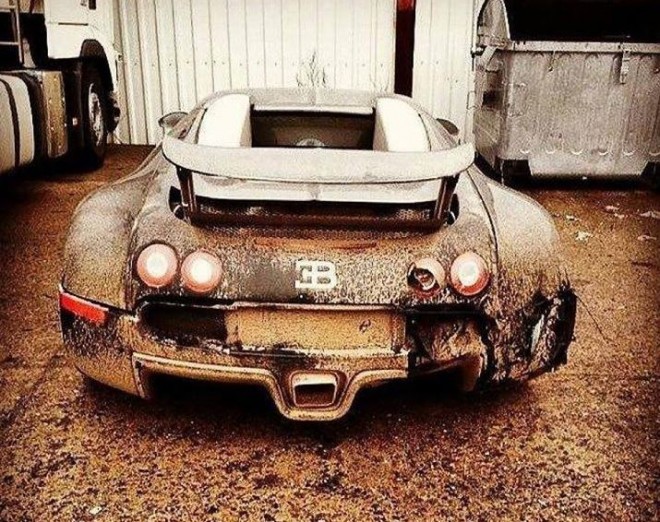 Es doloroso pero tenemos que hablaros del primer Bugatti Veyron abandonado…