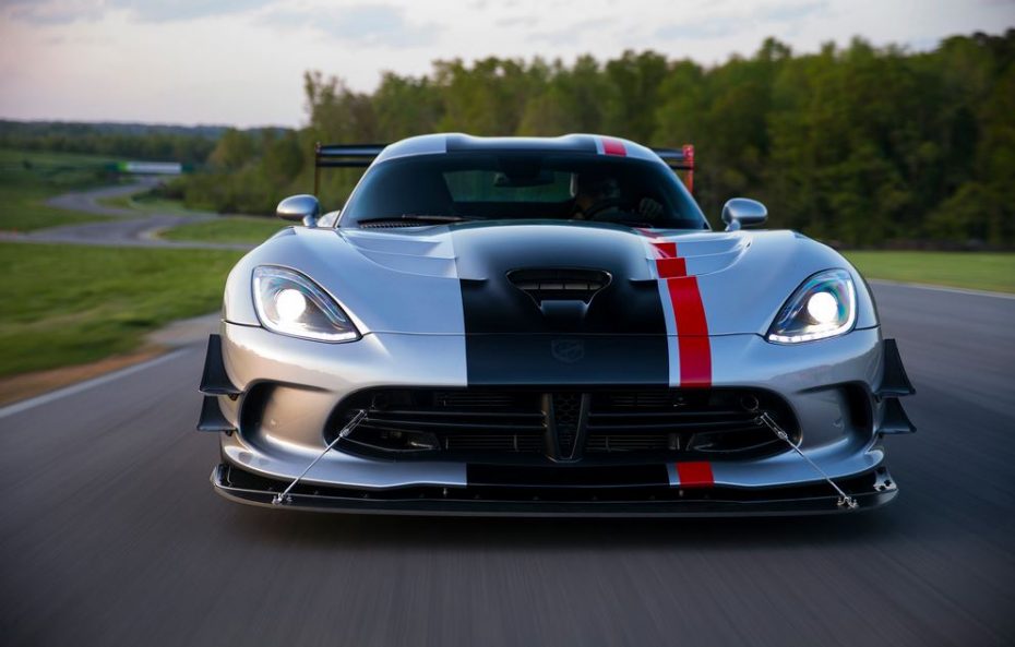 Dodge Viper ACR: Tan salvaje que necesita casi una tonelada de carga aerodinámica para no despegar