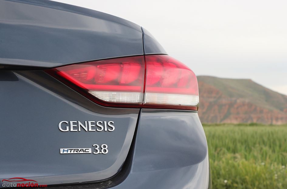 Hyundai Genesis 13