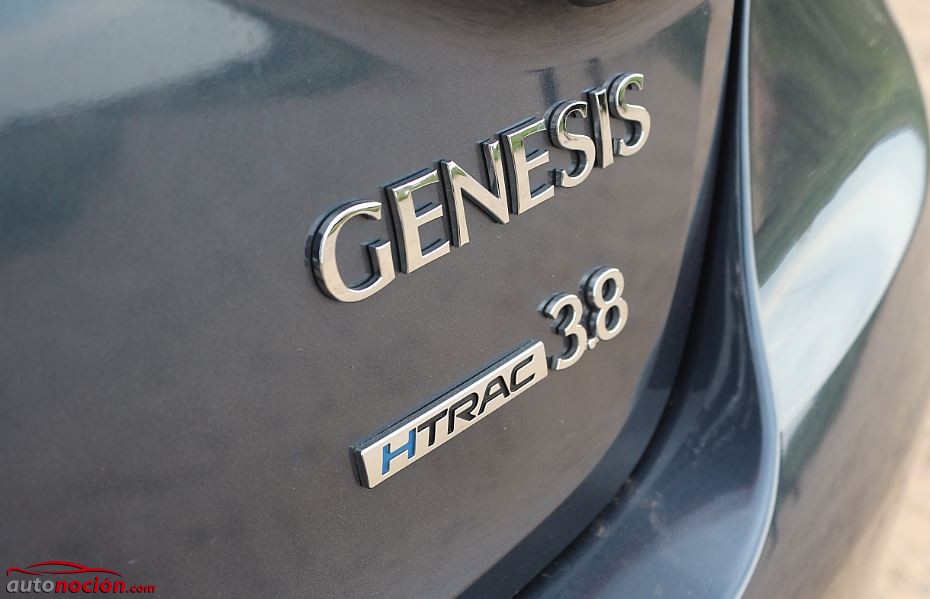 Hyundai Genesis 35