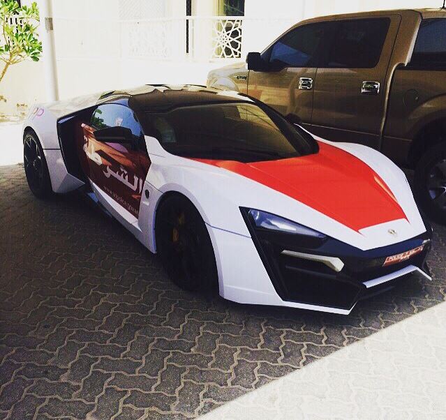 Abu Dabi incorpora un Lykan Hypersport a su flota policial: Continúa la batalla…