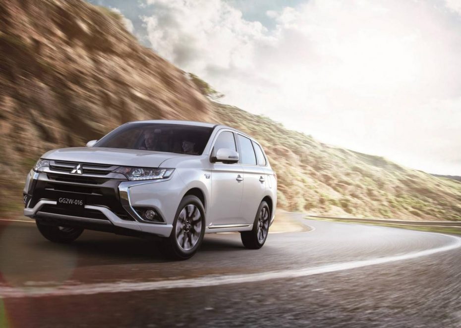 Primeras imágenes del renovado Mitsubishi Outlander PHEV: Más autonomía y estilo para el híbrido