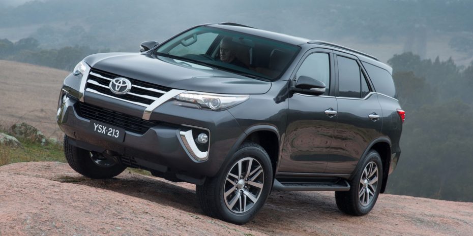 Así es el nuevo Toyota Fortuner, un derivado del Hilux: Más lujoso y llamativo, no lo veremos en Europa