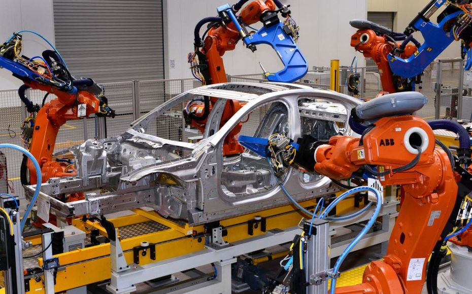 Jaguar Land Rover encarga a Magna Steyr la fabricación de unidades adicionales: Exceso de demanda