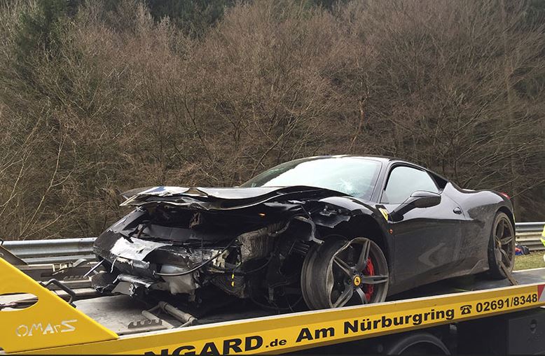 Original: Se la pega en Nürburgring y ahora recauda fondos para la cuantiosa reparación de su Ferrari