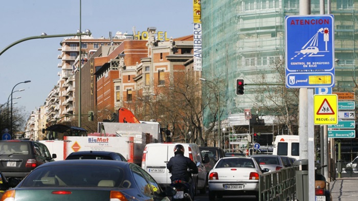 Le multan por saltarse un semáforo en Madrid…¡Mientras estaba en Murcia!