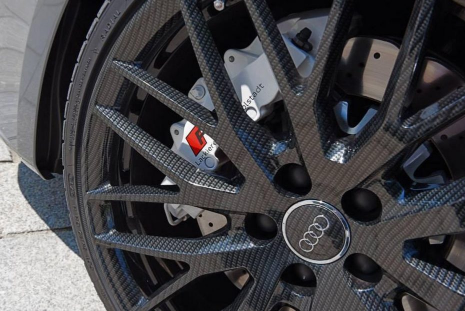 Este Audi RS3 Sportback es el primero del Grupo en equipar las famosas llantas de fibra de carbono