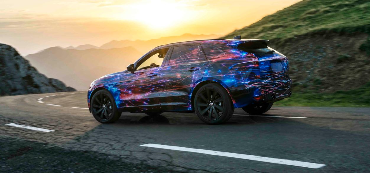 Jaguar F Pace 2