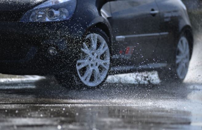 El neumático de invierno también te vale para zonas con gota fría: Frena hasta hasta 1.5 metros antes