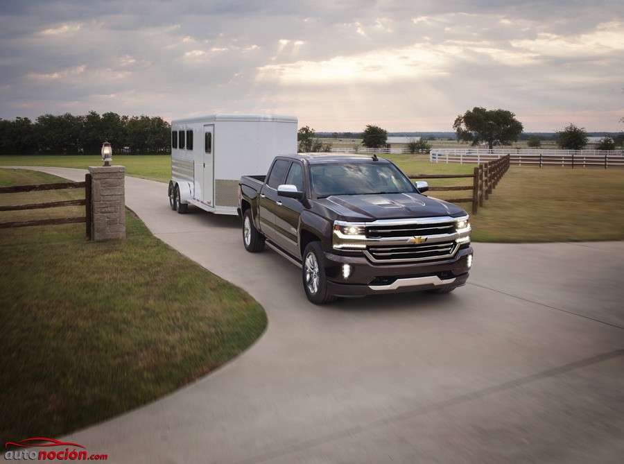 2016 Chevrolet Silverado 1500 High Country with trailer