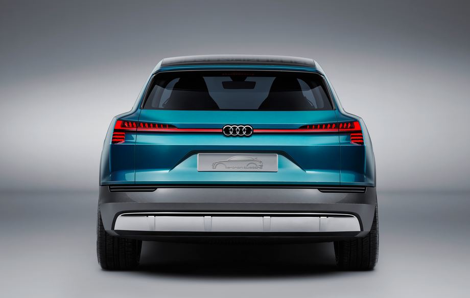 Audi etron quattro concept 12