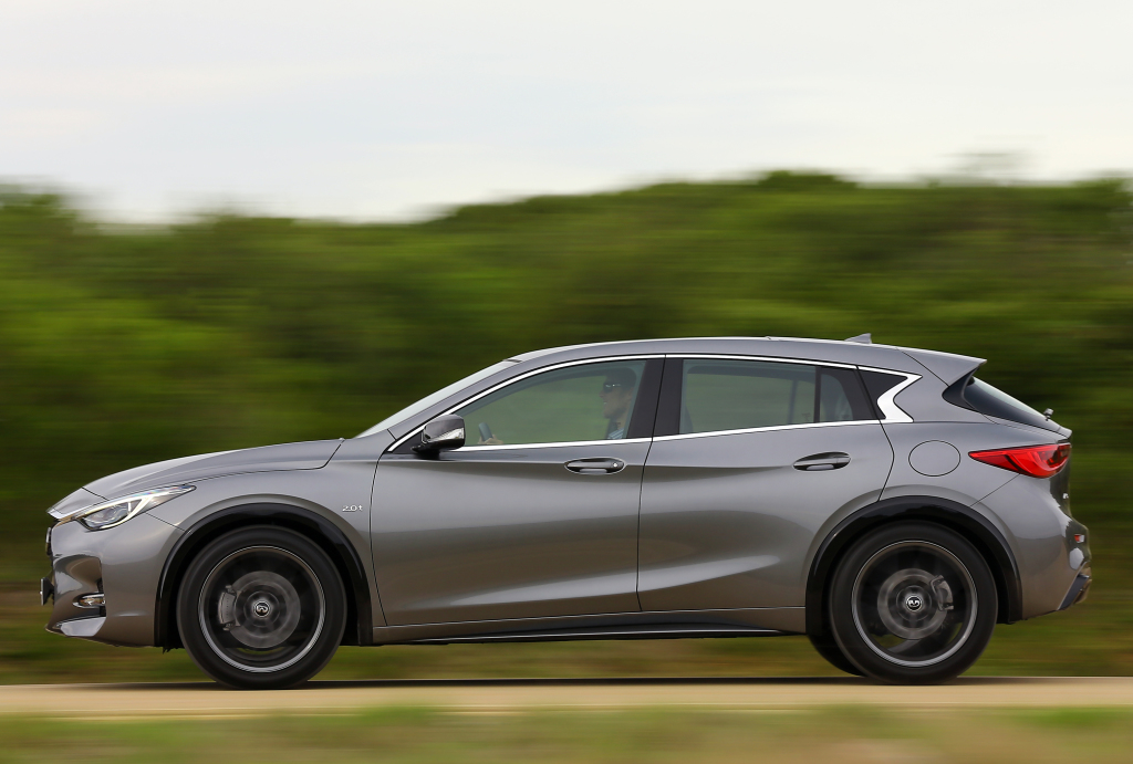 infiniti_q30s_2_0t_awd_42