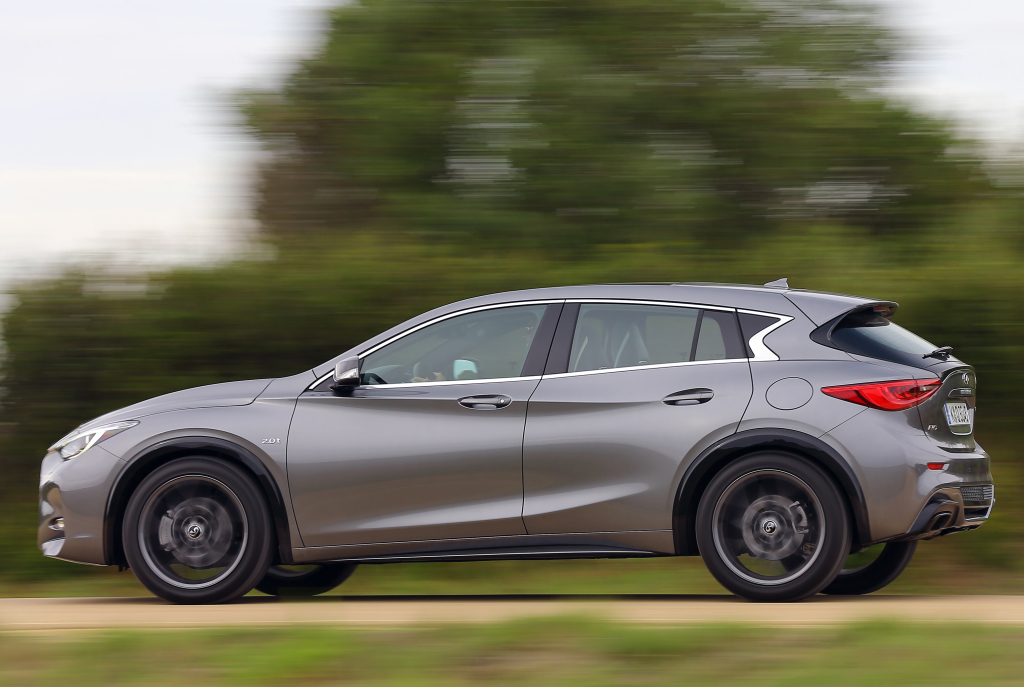 infiniti_q30s_2_0t_awd_44