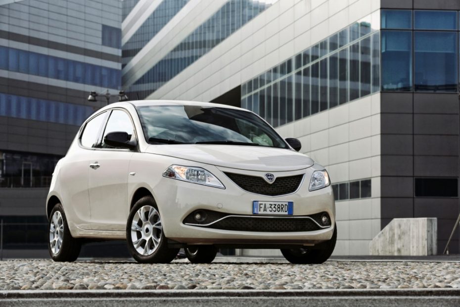 Ya está aquí el renovado Lancia Ypsilon: Todos los precios y detalle de equipamiento