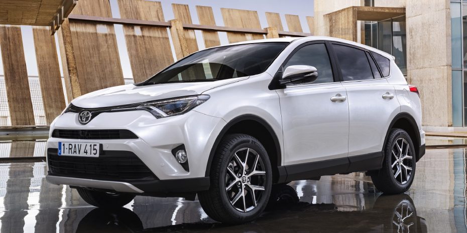 Todos los precios del nuevo Toyota RAV4: El híbrido llegará en 2016