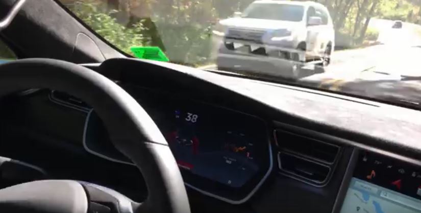 Cuando el nuevo «piloto automático» de tu Tesla Model S P90D intenta acabar contigo…