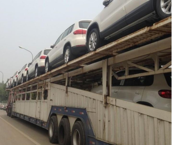 Ojo a la bestia: Así son los camiones de transporte de coches en China… ¿¡hasta 21 coches?!