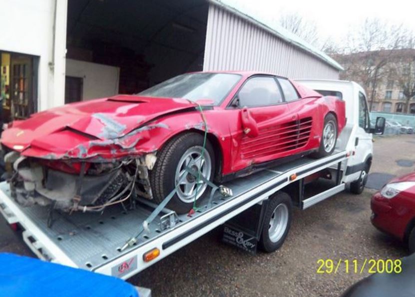 6 años de restauración: El punto de partida era este Ferrari Testarossa de 15.000 euros…