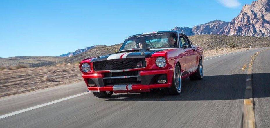 Un Mustang de 1965 actualizado salvajemente a 2015