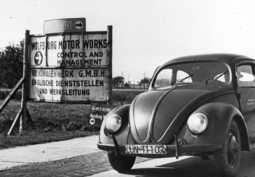 El primer Volkswagen Beetle salió de Wolfsburg hace más de 70 años: La producción en masa del icono