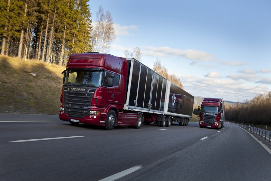 Si ves un tráiler gigante no te asustes: Los megacamiones ya pueden circular por nuestras carreteras