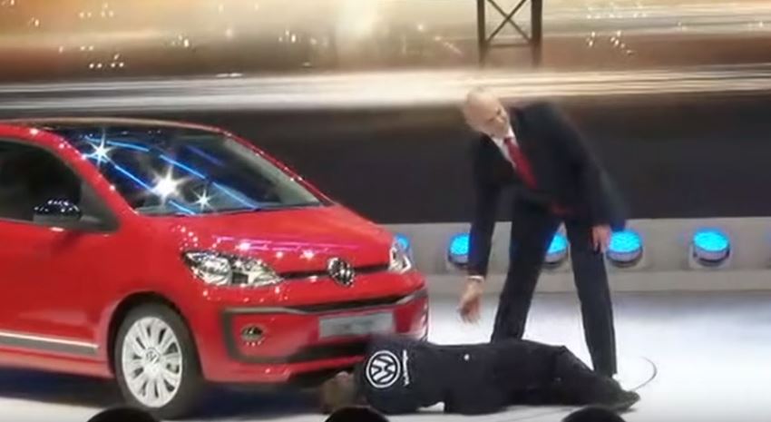 Ojo a la historia del espontáneo que ha boicoteado la presentación de Volkswagen… Seguro que a la marca no le ha hecho gracia…