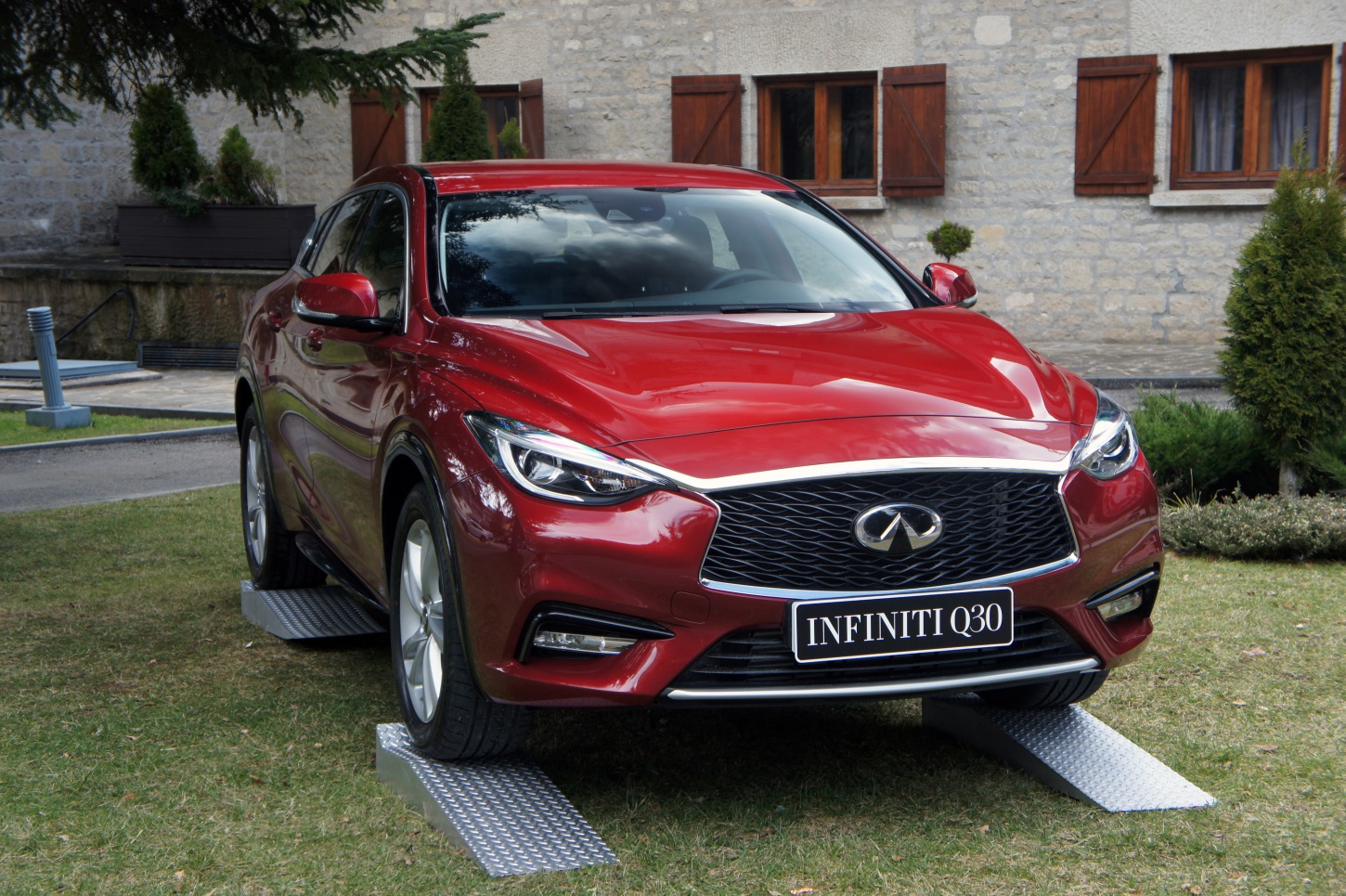 contacto-infiniti-q30110