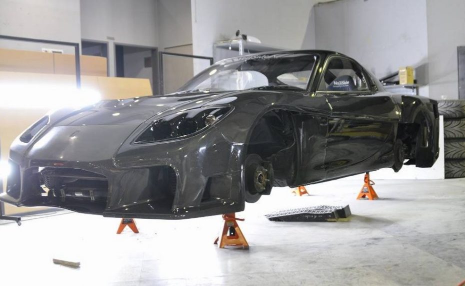 ¿Te acuerdas del Mazda RX-7 naranja de Fast and Furious Tokio Drift?: Pues ahora lo tienes en fibra de carbono