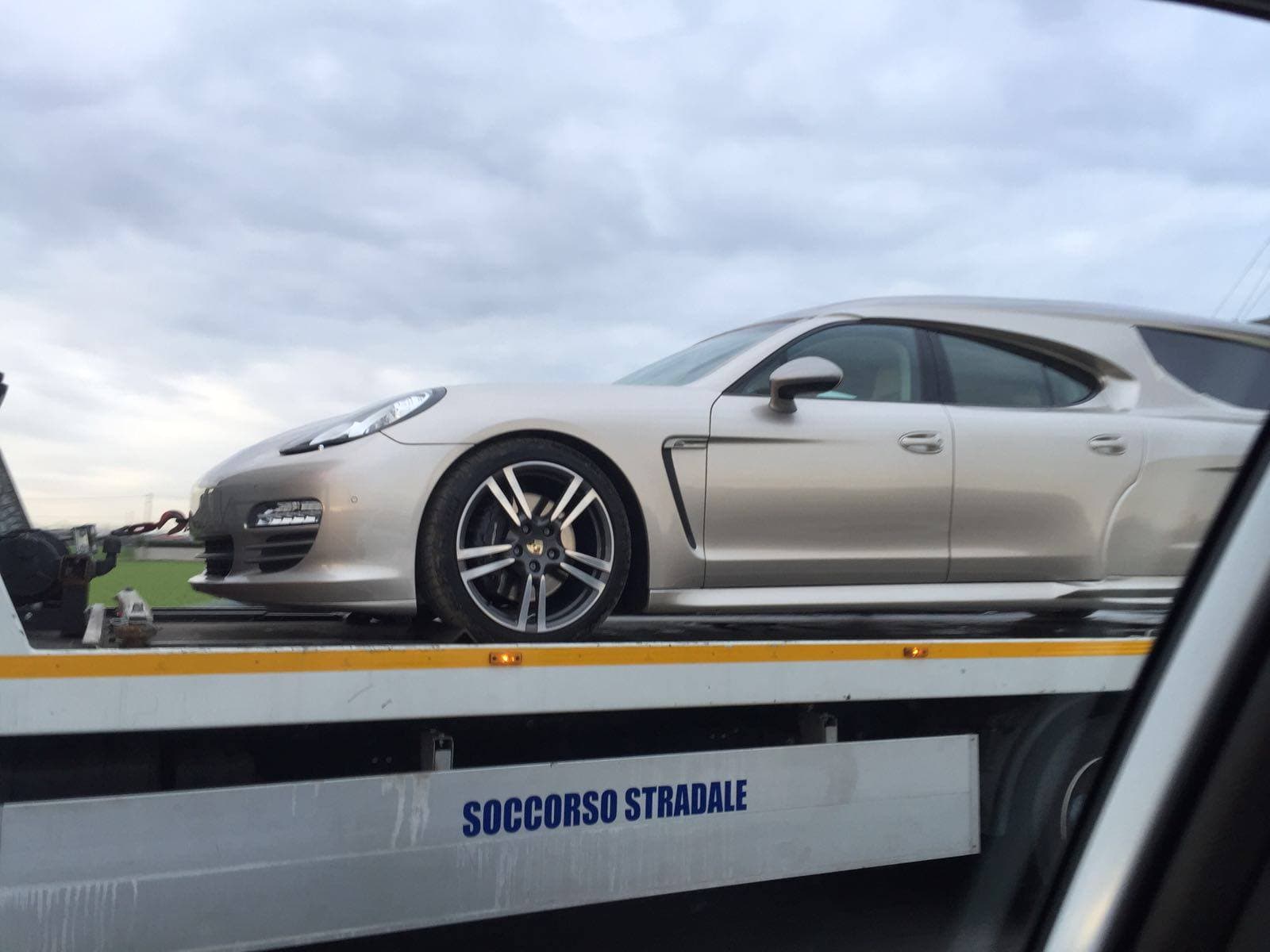 Porsche Panamera fúnebre (5)
