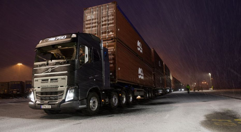 ¿Te imaginas un megacamión de 300 metros y 750 toneladas?, pues Volvo lo ha logrado mover…