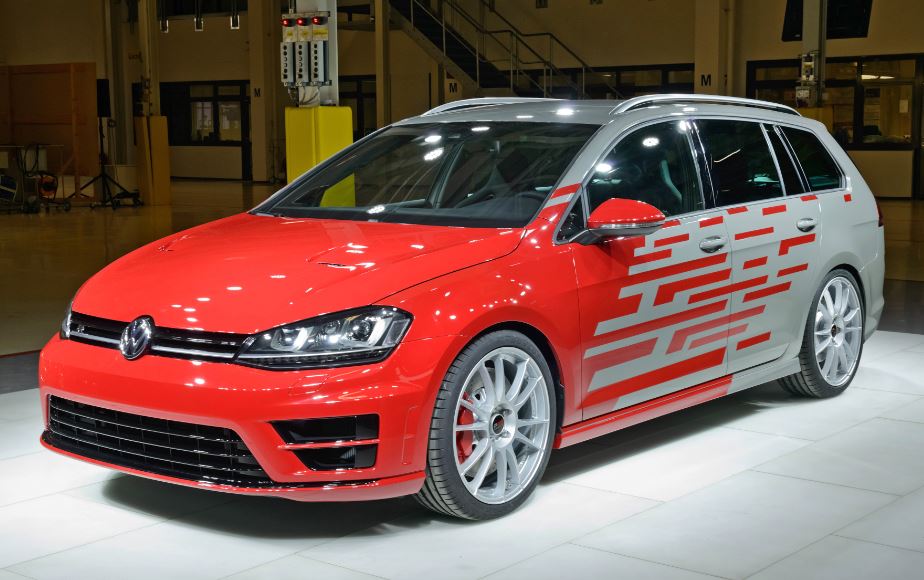 Golf R Variant Performance 35: Los aprendices de Volkswagen se atreven con un familiar de armas tomar