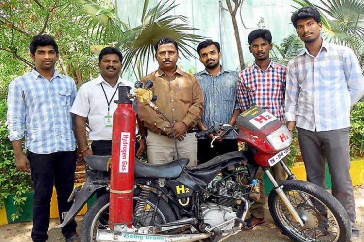 Los indios se adelantan a Suzuki: Esta moto de hidrógeno es capaz de recorrer 565 km con un depósito