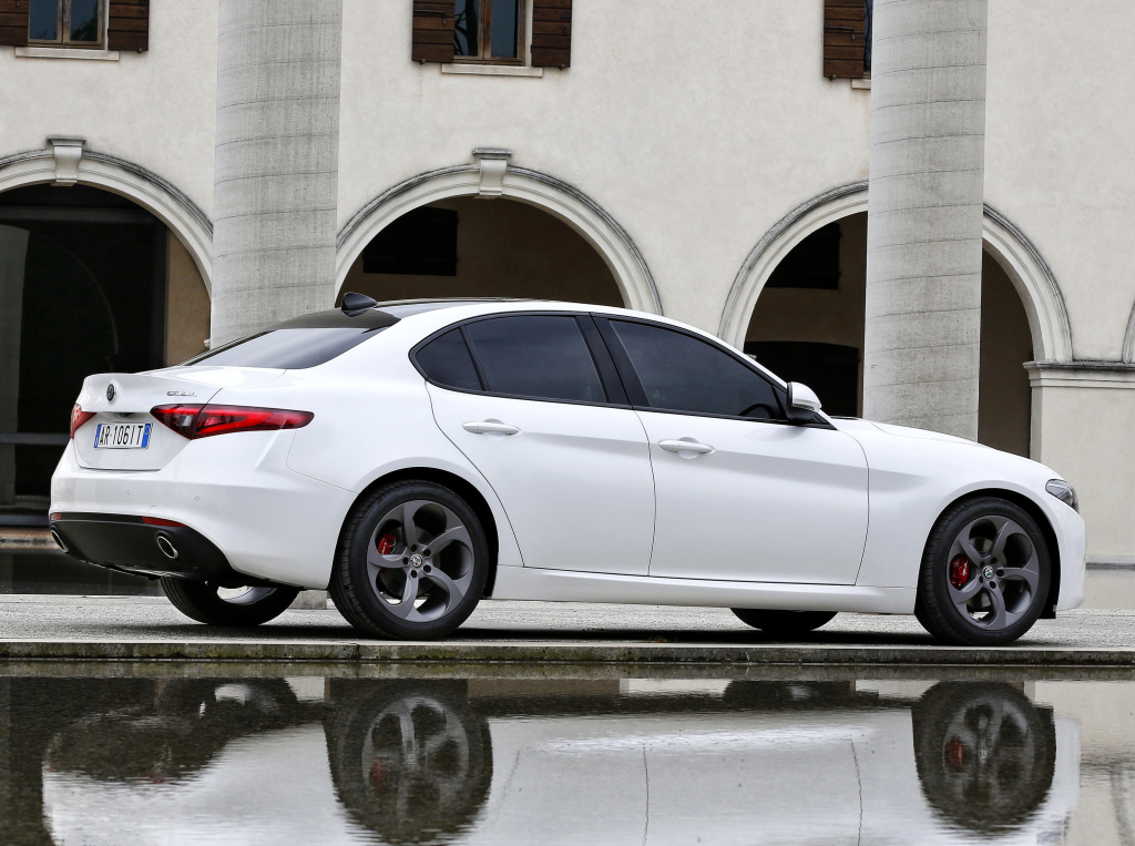 [Imagen: alfa_romeo_giulia_48.jpg]