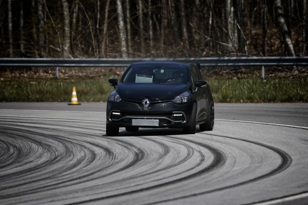 renault-clio-rs-16-9