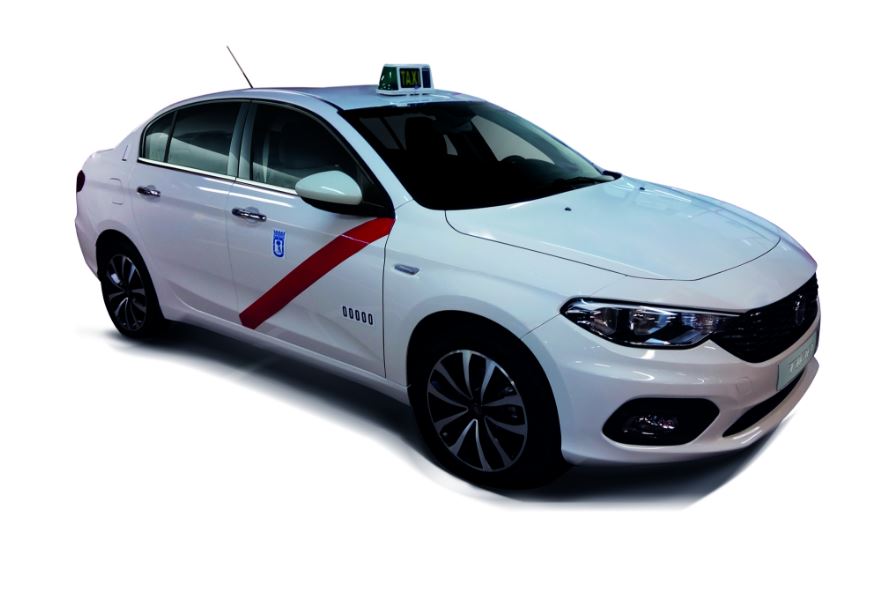 El Fiat Tipo se cuelga el taxímetro: Nueva homologación para los taxistas de Madrid