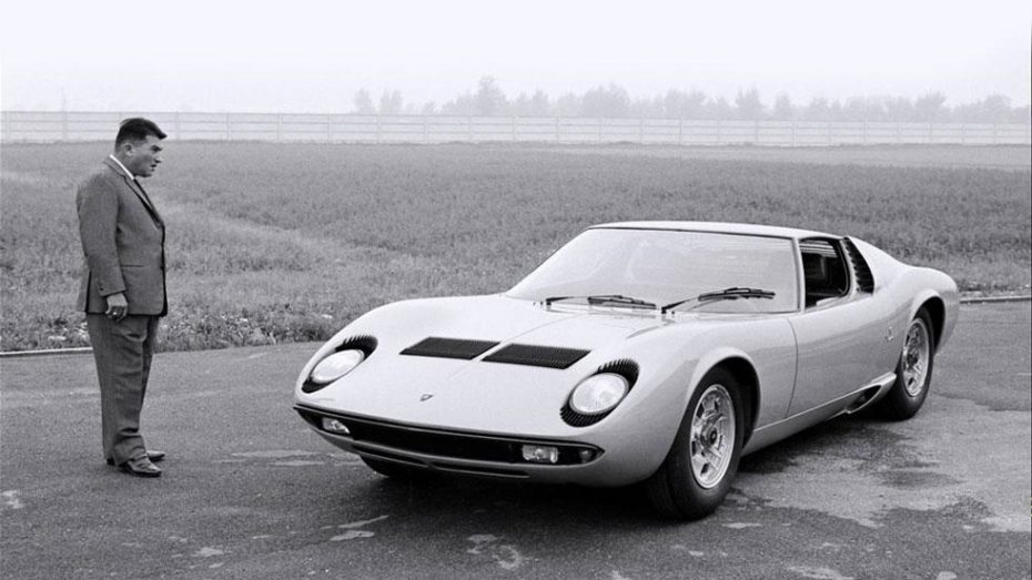 50 años de Lamborghini Miura: El superdeportivo original que destronó a Ferrari y se hizo leyenda
