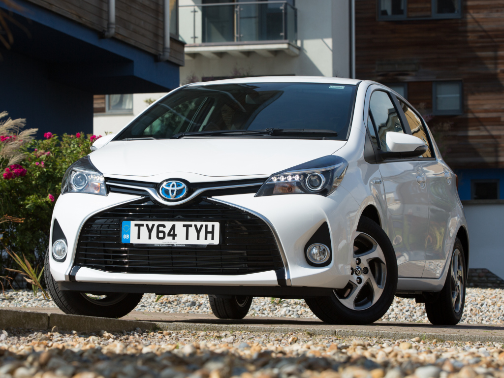 toyota_yaris_hybrid_uk-spec_4