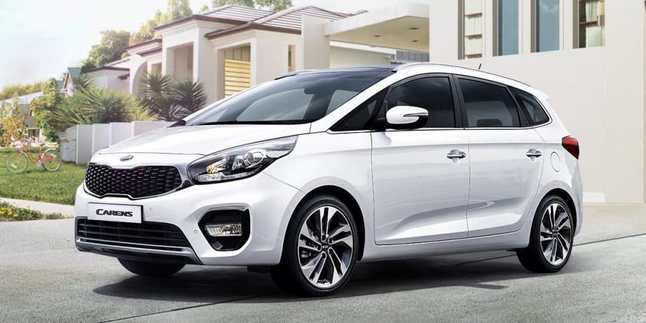 El Kia Carens se pone al día estrenando diseño y mecánicas