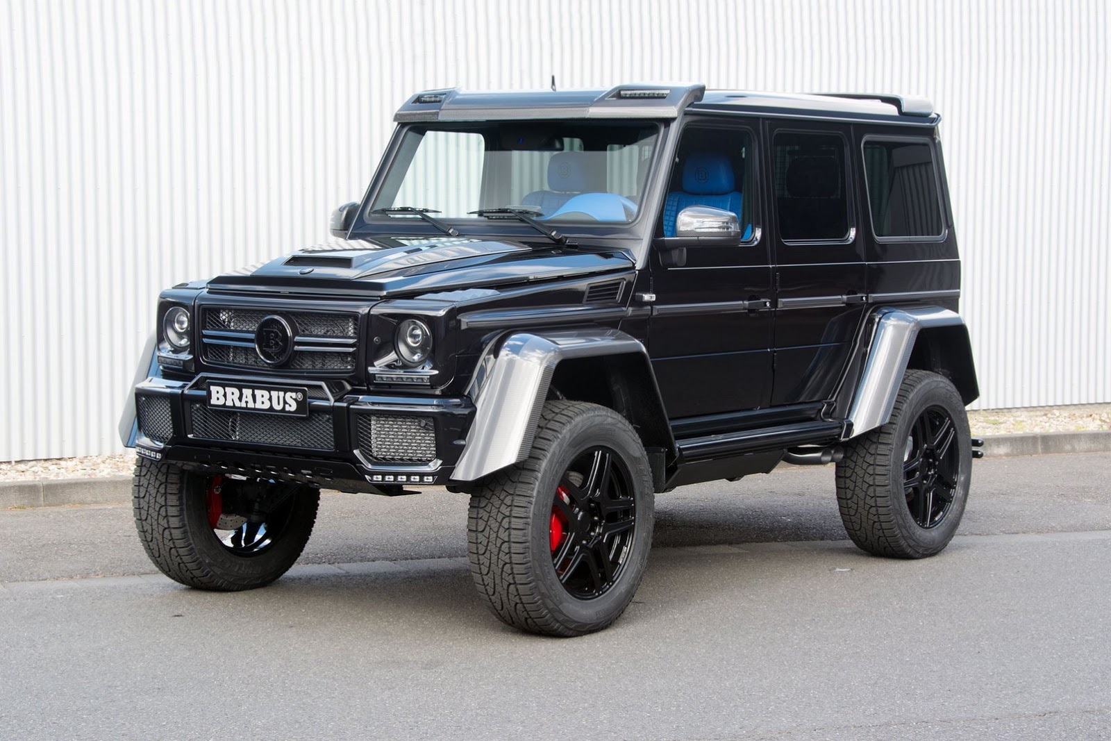 Brabus Mercedes G500 4 4 El Clase G De Papa Pitufo Ojo A Su Llamativo Interior Brabus Mercedes G500 4 4 El Clase G De Papa Pitufo Ojo A Su Llamativo Interior