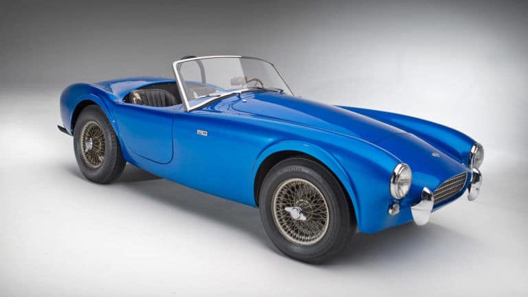 El Shelby Cobra original de Carroll Shelby bate un récord en subasta: Casi 14 millones de dólares