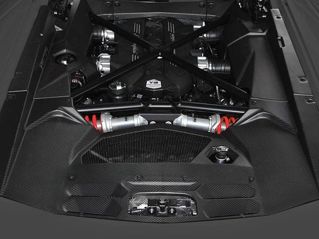 Lamborghini lo tiene claro: Veremos un motor V12 hecho de fibra de carbono y será suyo