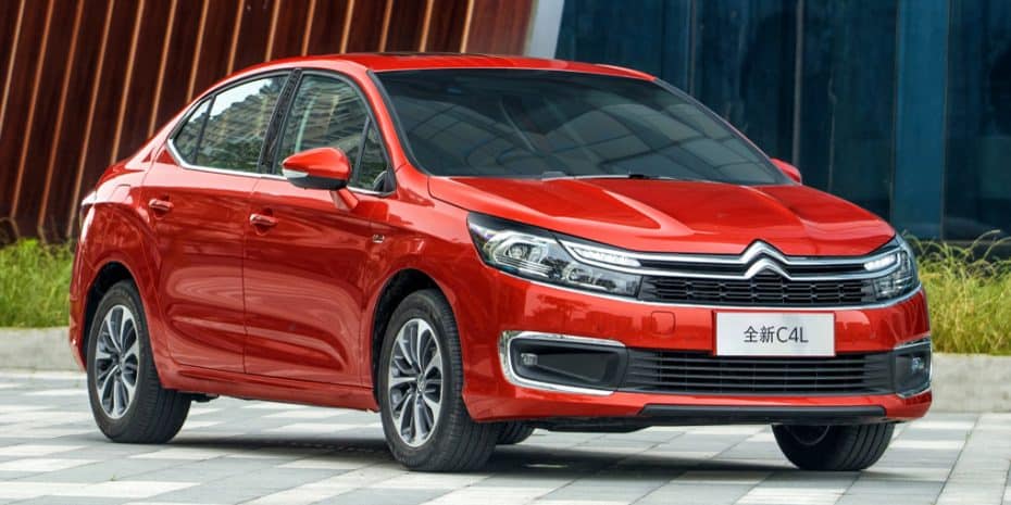 Más imágenes del renovado Citroën C4L: Más feo y más equipado