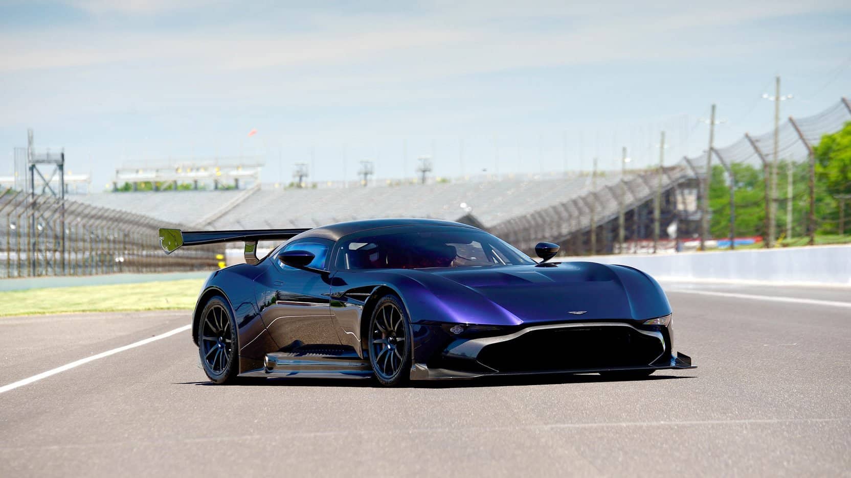 Aston-Martin-Vulcan